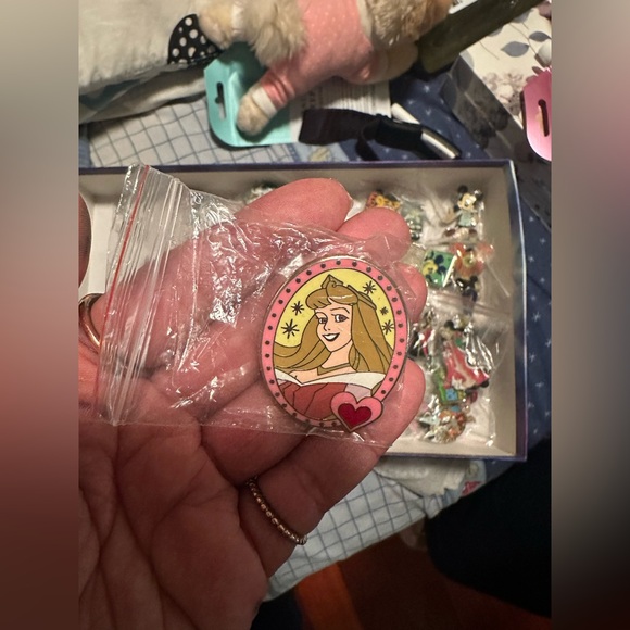 New 55+ Pc Disneyland & Mickey Mouse & Other Cartoon Character Pins Assorted Lot - Picture 3 of 11